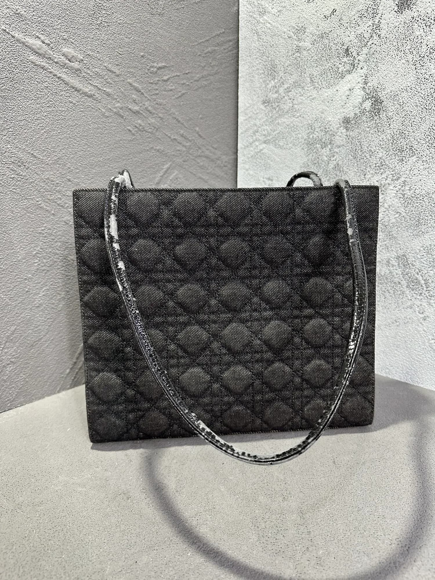 가방-디올-리폼 - 크리스챤 디올의 Lady Dior 데님 토트백 수선 전 사진 7